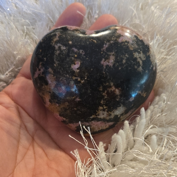 Heart-Shaped Rhodonite Crystal - Picture 3 of 3